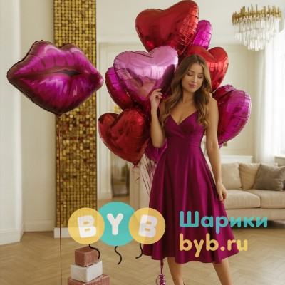 Сет из красных фольгированных сердец и фигуры