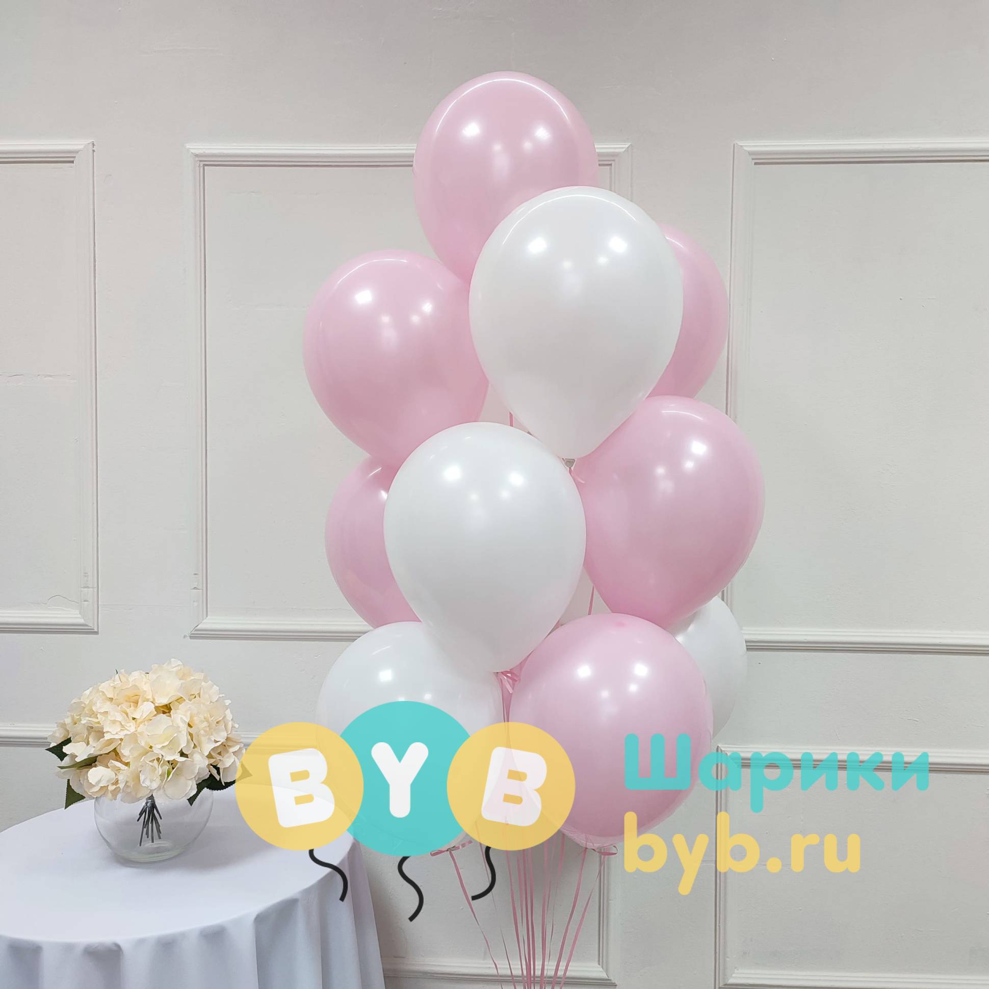 Букет из белых и розовых шаров