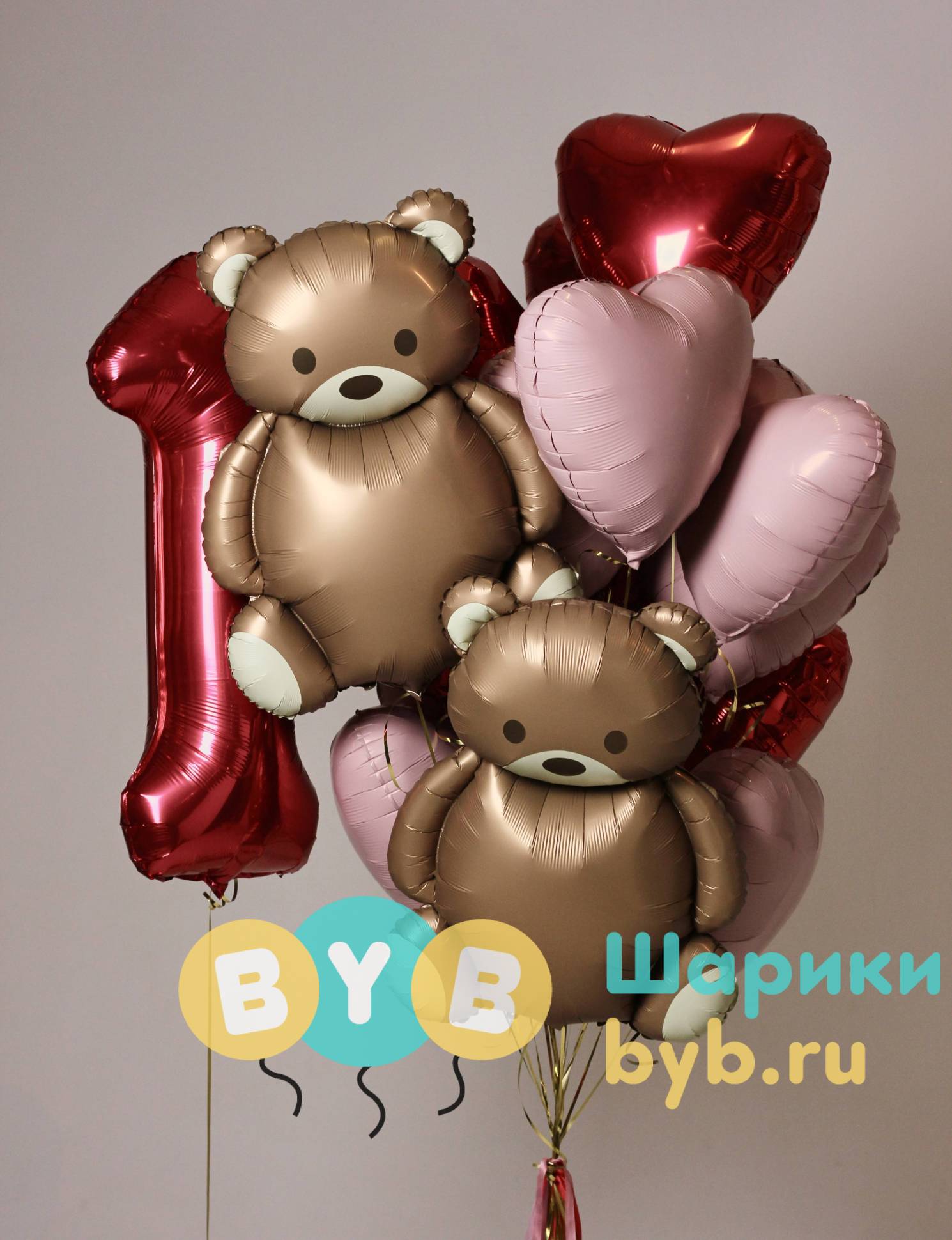 Большой фонтан с мишками и цифра