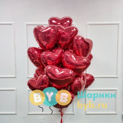 Фонтан из 19 фольгированных сердец