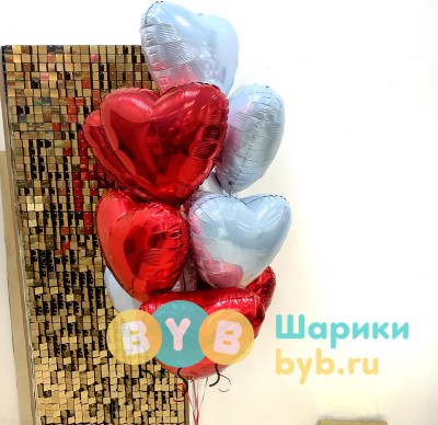 Фонтан из 10 фольгированных сердец