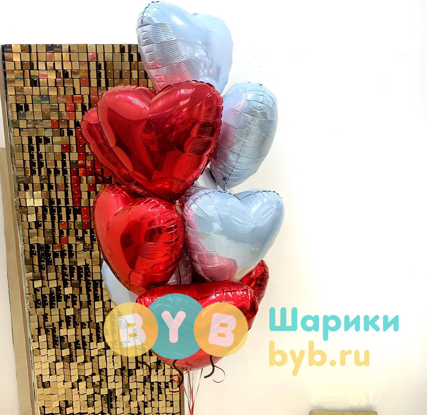 Фонтан из 10 фольгированных сердец