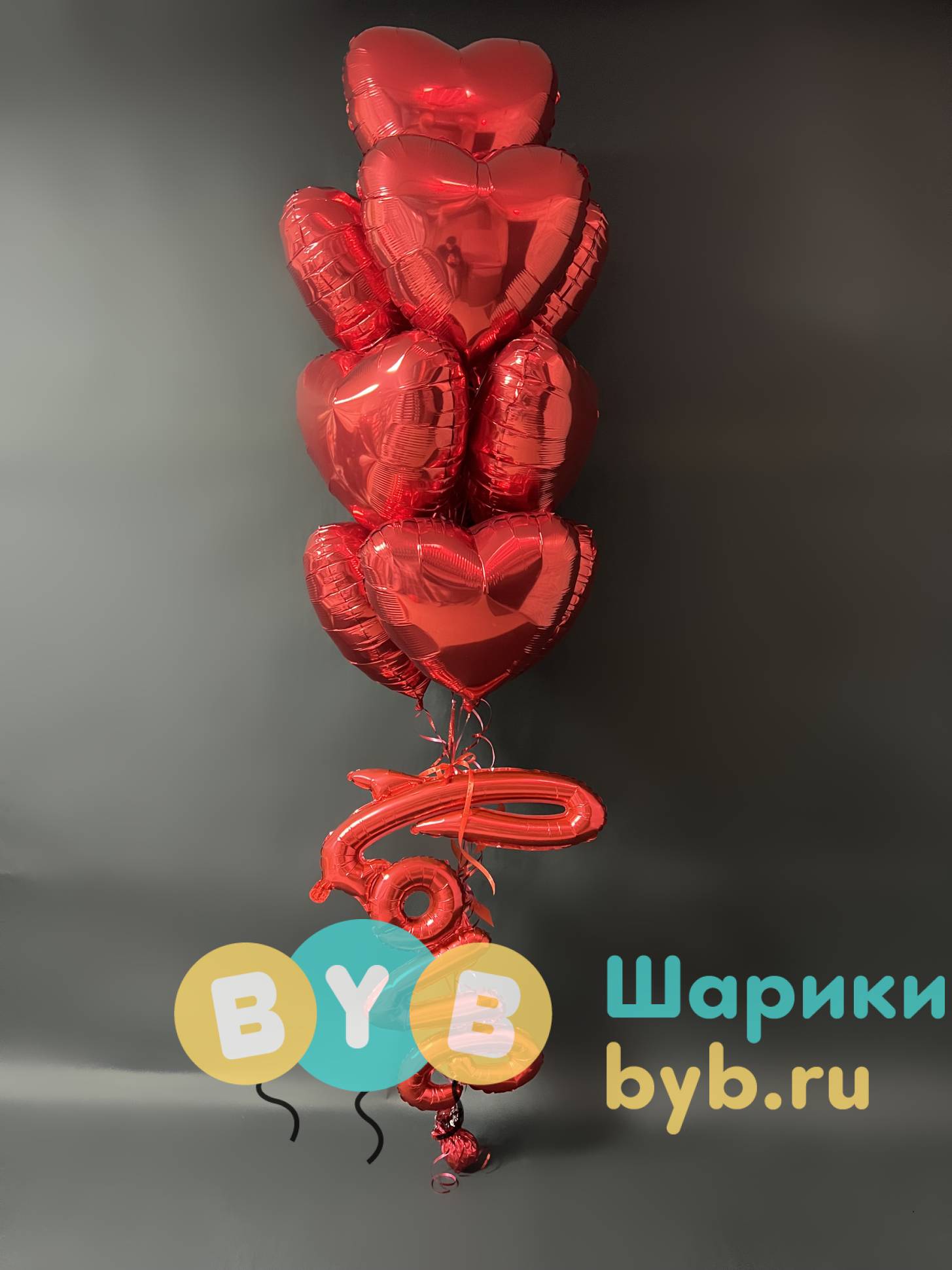 Фонтан из красных фольгированных сердец "LOVE"